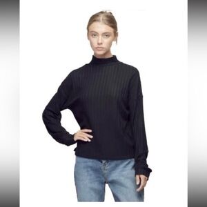 Sz L NWT Mock neck ribbed lightweight